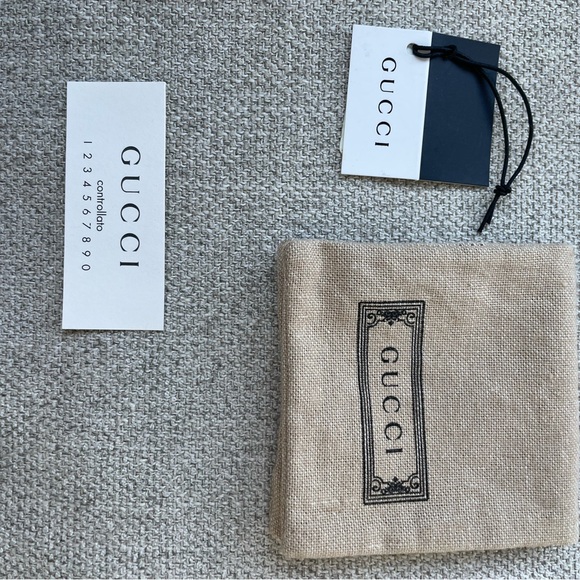 NIB Gucci Interlocking G 10mm Stud Earrings in Aged Silver - Picture 6 of 6